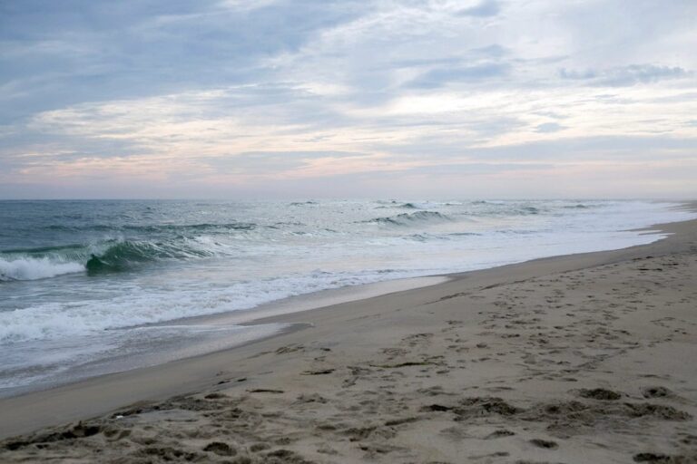 Coastal Flooding, 10-Foot Surf Threaten Jacksonville Into Monday